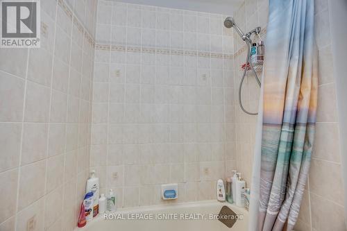 7086 Fairmeadow Crescent, Mississauga, ON - Indoor Photo Showing Bathroom
