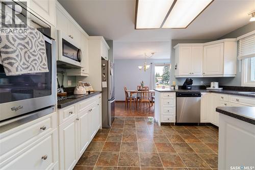 1325 King Crescent, Moose Jaw, SK - Indoor Photo Showing Kitchen