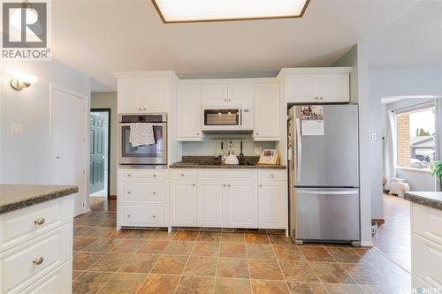 1325 King Crescent, Moose Jaw, SK - Indoor Photo Showing Kitchen