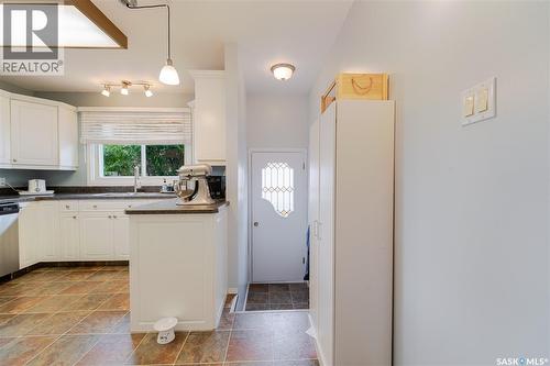 1325 King Crescent, Moose Jaw, SK - Indoor Photo Showing Kitchen
