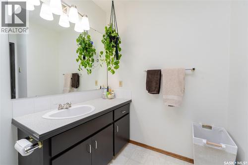 1325 King Crescent, Moose Jaw, SK - Indoor Photo Showing Bathroom