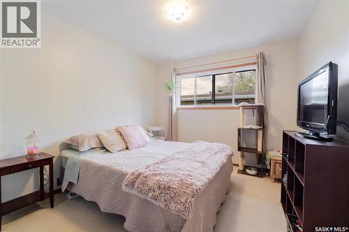 1325 King Crescent, Moose Jaw, SK - Indoor Photo Showing Bedroom