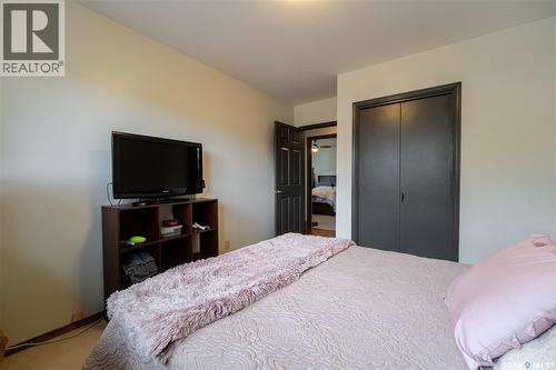 1325 King Crescent, Moose Jaw, SK - Indoor Photo Showing Bedroom