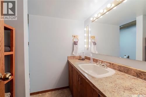 1325 King Crescent, Moose Jaw, SK - Indoor Photo Showing Bathroom