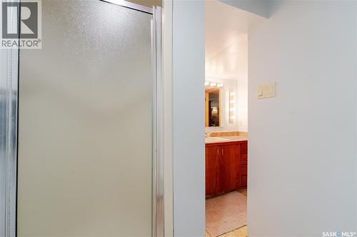 1325 King Crescent, Moose Jaw, SK - Indoor Photo Showing Bathroom