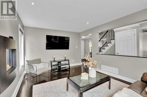 50 Picasso Drive, Ottawa, ON - Indoor Photo Showing Living Room