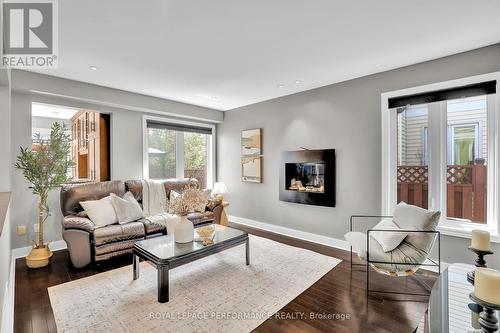 50 Picasso Drive, Ottawa, ON - Indoor Photo Showing Living Room