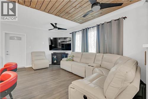 3460 Cawthra Road, Mississauga, ON - Indoor Photo Showing Living Room