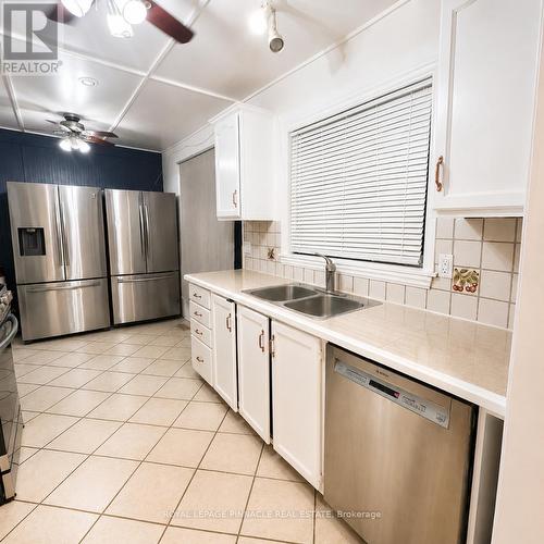 3427 Martins Pine Crescent, Mississauga, ON - Indoor Photo Showing Kitchen With Double Sink