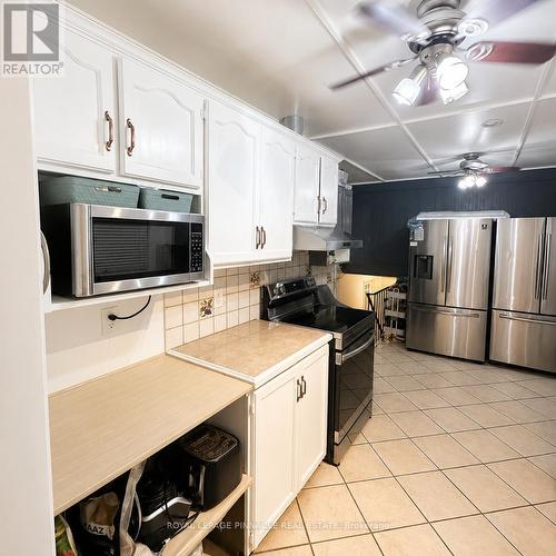 3427 Martins Pine Crescent, Mississauga, ON - Indoor Photo Showing Kitchen