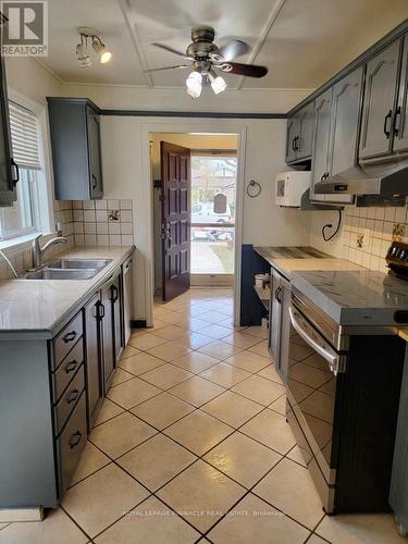 3427 Martins Pine Crescent, Mississauga, ON - Indoor Photo Showing Kitchen With Double Sink