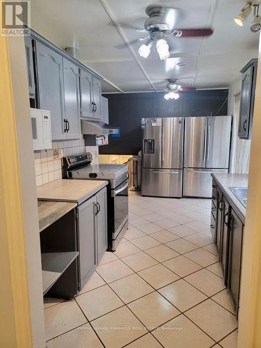 3427 Martins Pine Crescent, Mississauga, ON - Indoor Photo Showing Kitchen