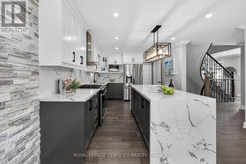 4174 Trellis Crescent, Mississauga, ON - Indoor Photo Showing Kitchen With Upgraded Kitchen