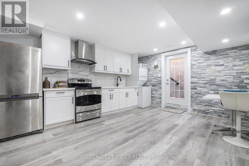 4174 Trellis Crescent, Mississauga, ON - Indoor Photo Showing Kitchen