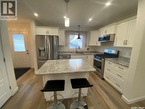 119 Reddekopp Crescent, Warman, SK - Indoor Photo Showing Kitchen With Stainless Steel Kitchen With Double Sink With Upgraded Kitchen