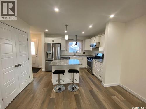 119 Reddekopp Crescent, Warman, SK - Indoor Photo Showing Kitchen With Stainless Steel Kitchen With Upgraded Kitchen