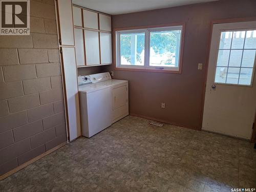1101 109Th Avenue, Tisdale, SK - Indoor Photo Showing Laundry Room
