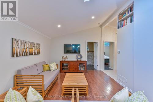 607 Juniper Drive, Gravenhurst, ON - Indoor Photo Showing Living Room
