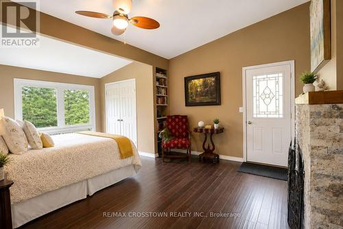 607 Juniper Drive, Gravenhurst, ON - Indoor Photo Showing Bedroom