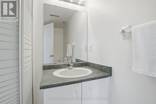 216 - 1451 Walkers Line, Burlington, ON - Indoor Photo Showing Bathroom
