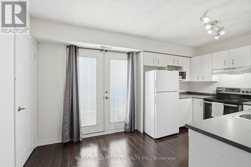 216 - 1451 Walkers Line, Burlington, ON - Indoor Photo Showing Kitchen