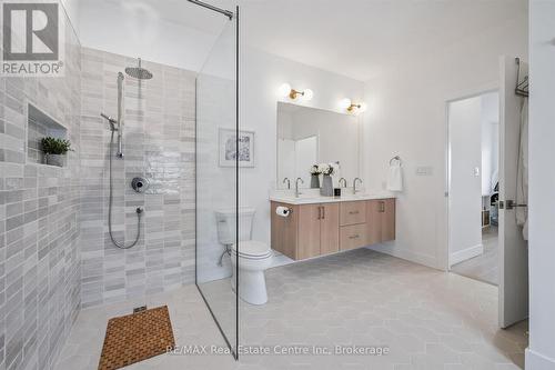 14 Faith Drive, Mapleton, ON - Indoor Photo Showing Bathroom