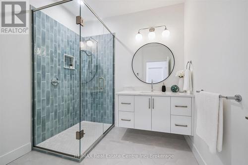 14 Faith Drive, Mapleton, ON - Indoor Photo Showing Bathroom