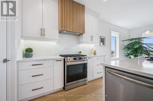 14 Faith Drive, Mapleton, ON - Indoor Photo Showing Kitchen With Upgraded Kitchen