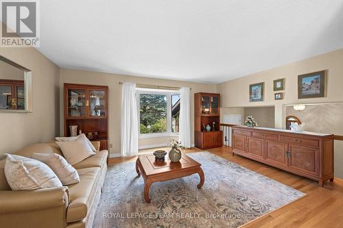 6 Byrd Crescent, Ottawa, ON - Indoor Photo Showing Living Room