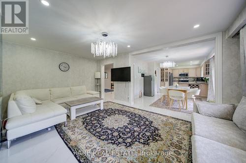 71 Willowbrook Road, Markham, ON - Indoor Photo Showing Living Room