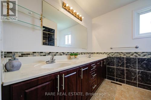 71 Willowbrook Road, Markham, ON - Indoor Photo Showing Bathroom