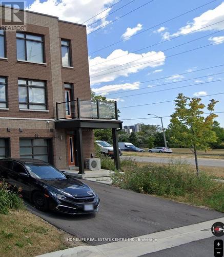 21 BELIVEAU STREET  Vaughan, ON L4L 0M1