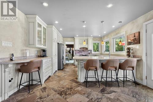 26 Edgecombe Terrace, Springwater, ON - Indoor Photo Showing Kitchen With Upgraded Kitchen
