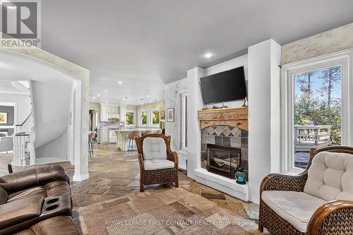 26 Edgecombe Terrace, Springwater, ON - Indoor Photo Showing Dining Room