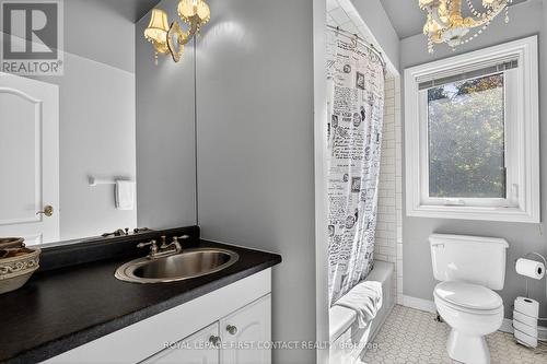 26 Edgecombe Terrace, Springwater, ON - Indoor Photo Showing Bathroom