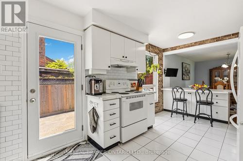 2873 Inlake Court, Mississauga, ON - Indoor Photo Showing Kitchen