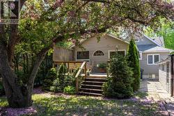 35 GORT AVENUE  Toronto, ON M8W 3Y7