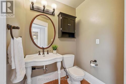 265 Dolph Street N, Cambridge, ON - Indoor Photo Showing Bathroom