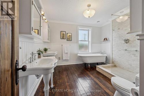 265 Dolph Street N, Cambridge, ON - Indoor Photo Showing Bathroom