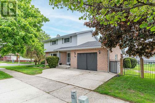 31 BLACKFRIAR LANE  Brantford, ON N3R 7M2