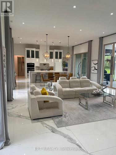 4252 Burnside Line, Severn, ON - Indoor Photo Showing Living Room