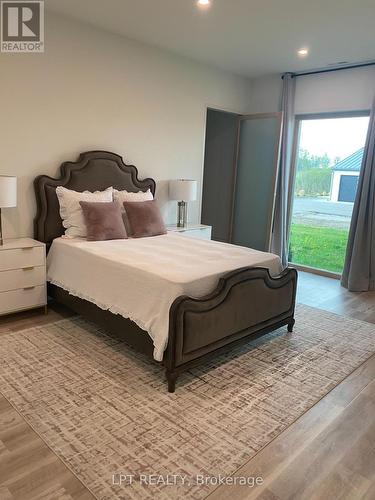 4252 Burnside Line, Severn, ON - Indoor Photo Showing Bedroom