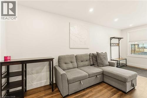 27 Edinburgh Avenue, Hamilton, ON - Indoor Photo Showing Living Room