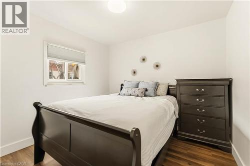 27 Edinburgh Avenue, Hamilton, ON - Indoor Photo Showing Bedroom