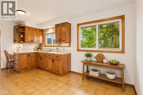 34 Beaconsfield Drive, Hamilton, ON - Indoor Photo Showing Kitchen