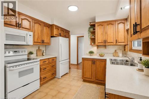 34 Beaconsfield Drive, Hamilton, ON - Indoor Photo Showing Kitchen With Double Sink