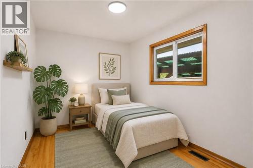 34 Beaconsfield Drive, Hamilton, ON - Indoor Photo Showing Bedroom