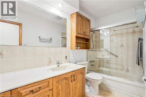 34 Beaconsfield Drive, Hamilton, ON - Indoor Photo Showing Bathroom