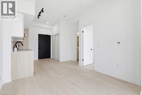 4878 Powers Common Unit# D904, Burlington, ON - Indoor Photo Showing Other Room