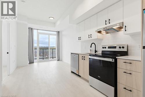 4878 Powers Common Unit# D904, Burlington, ON - Indoor Photo Showing Kitchen With Upgraded Kitchen